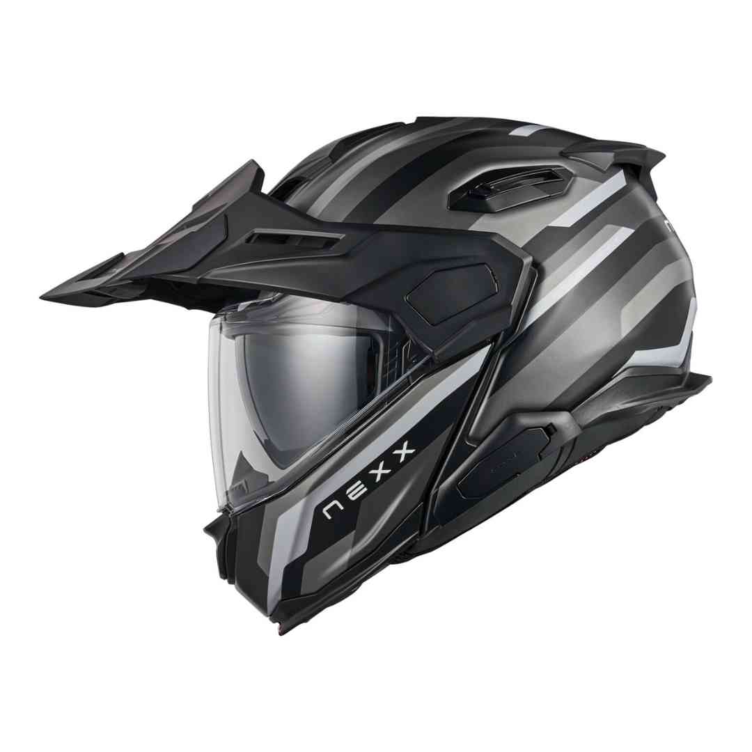 Nexx preklopna motoristička kaciga s vizirom i šiltom – dijagonalni pogled