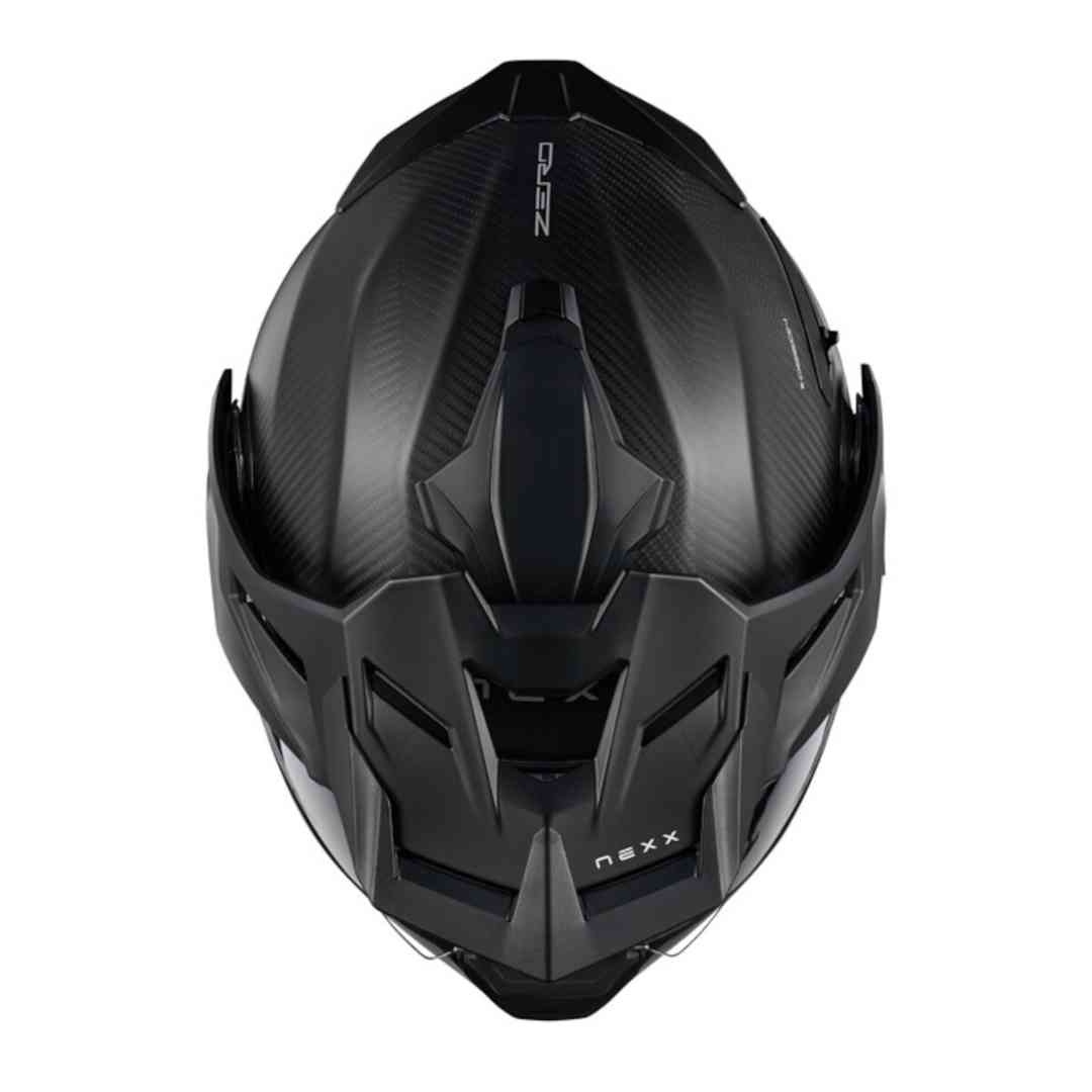 Nexx X.Lifecountry Zero Pro Carbon preklopna motoristična čelada – pogled od zgoraj Nexx X.Lifecountry Zero Pro Carbon preklopna motoristična čelada s šiltom – diagonalni pogled