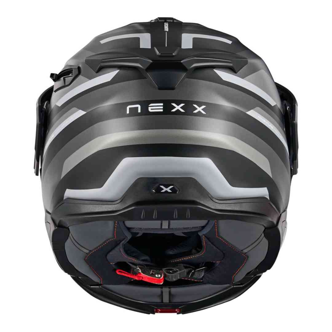 Nexx preklopna motoristična čelada z vizirjem in šiltom – diagonalni pogled