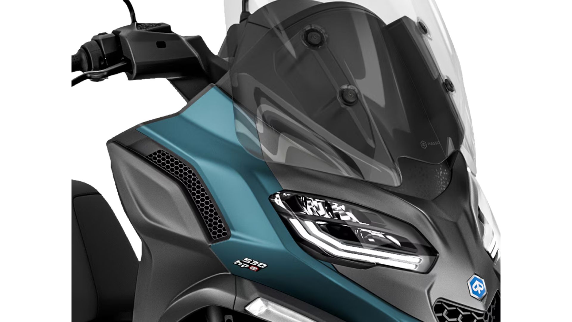 Detajl vetrobranskega stekla in sprednjih LED luči Piaggio MP3 530 HPE