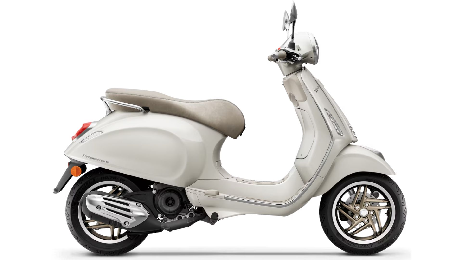Vespa Primavera S 50 skuter s športnimi detajliSprednji pogled na Vespa Primavera S 50