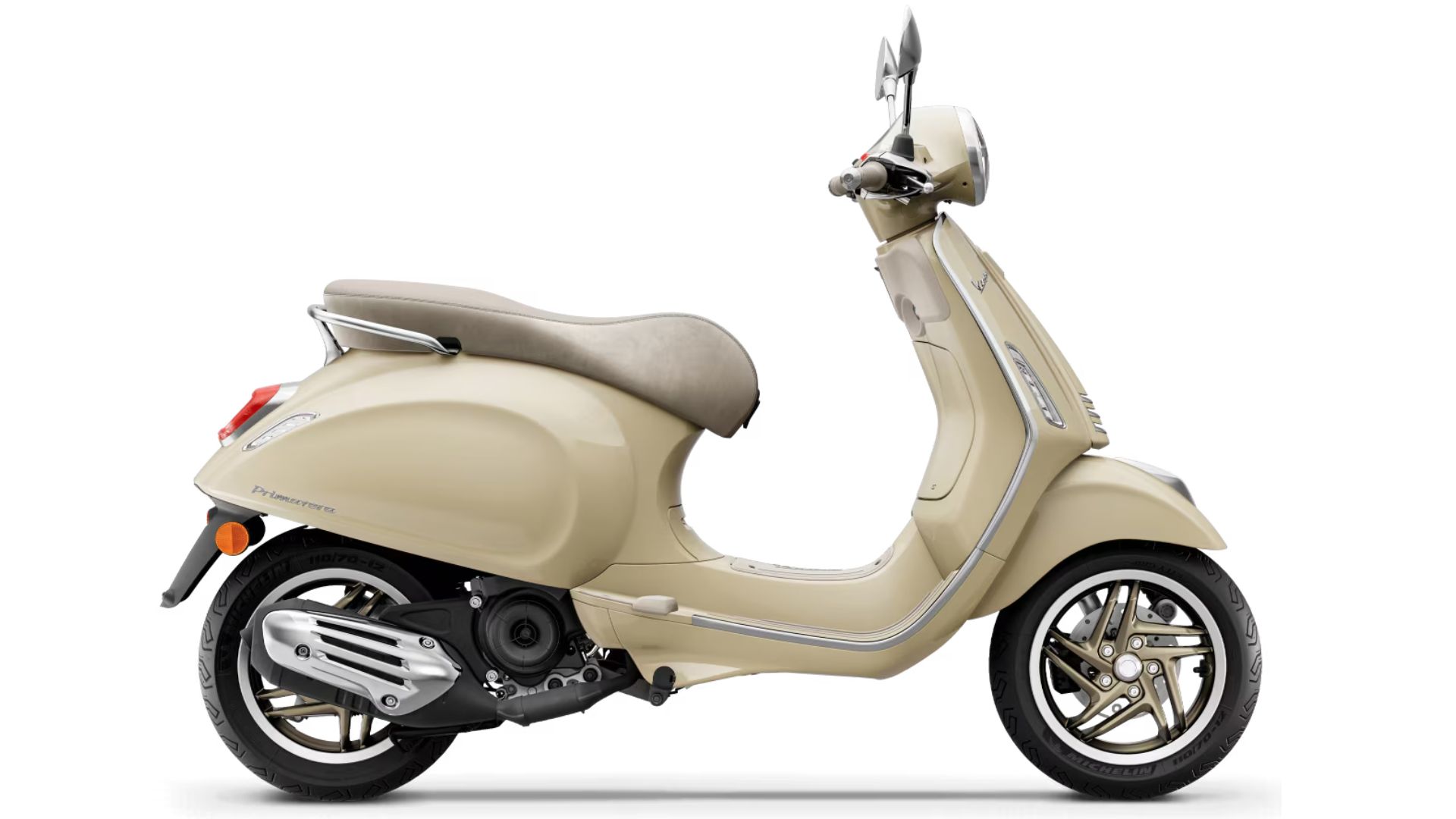 Vespa Primavera S 50 skuter s športnimi detajliSprednji pogled na Vespa Primavera S 50