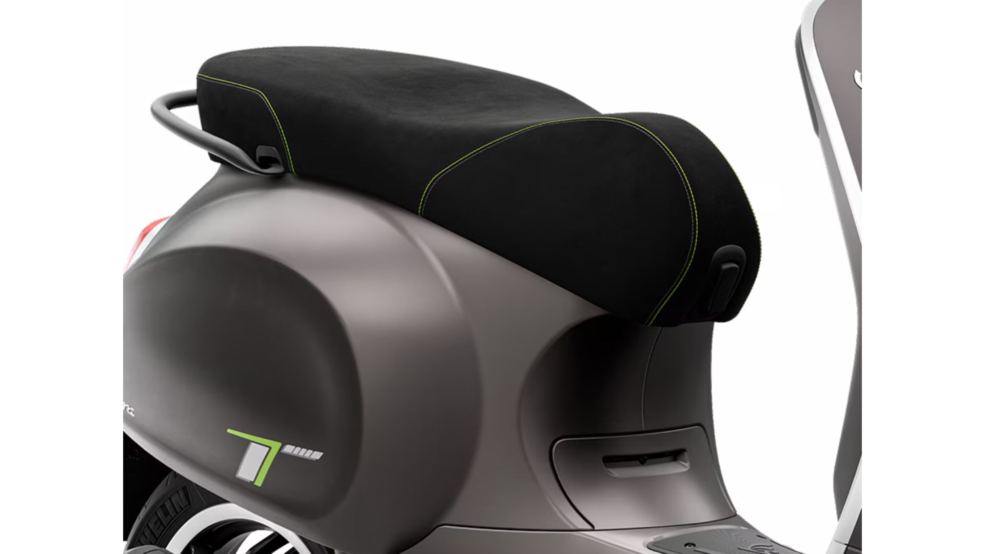 Satensko kromirani detajli modela Vespa Primavera Tech 50