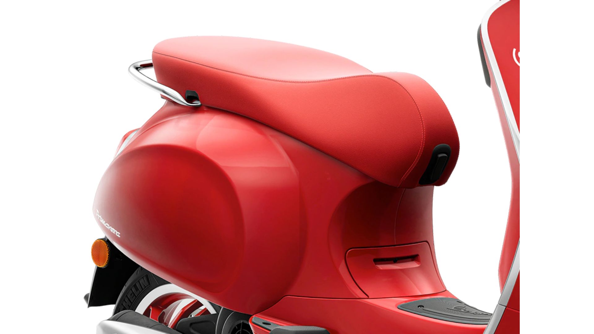 Rdeča platišča in sedež Vespa Primavera RED 150
