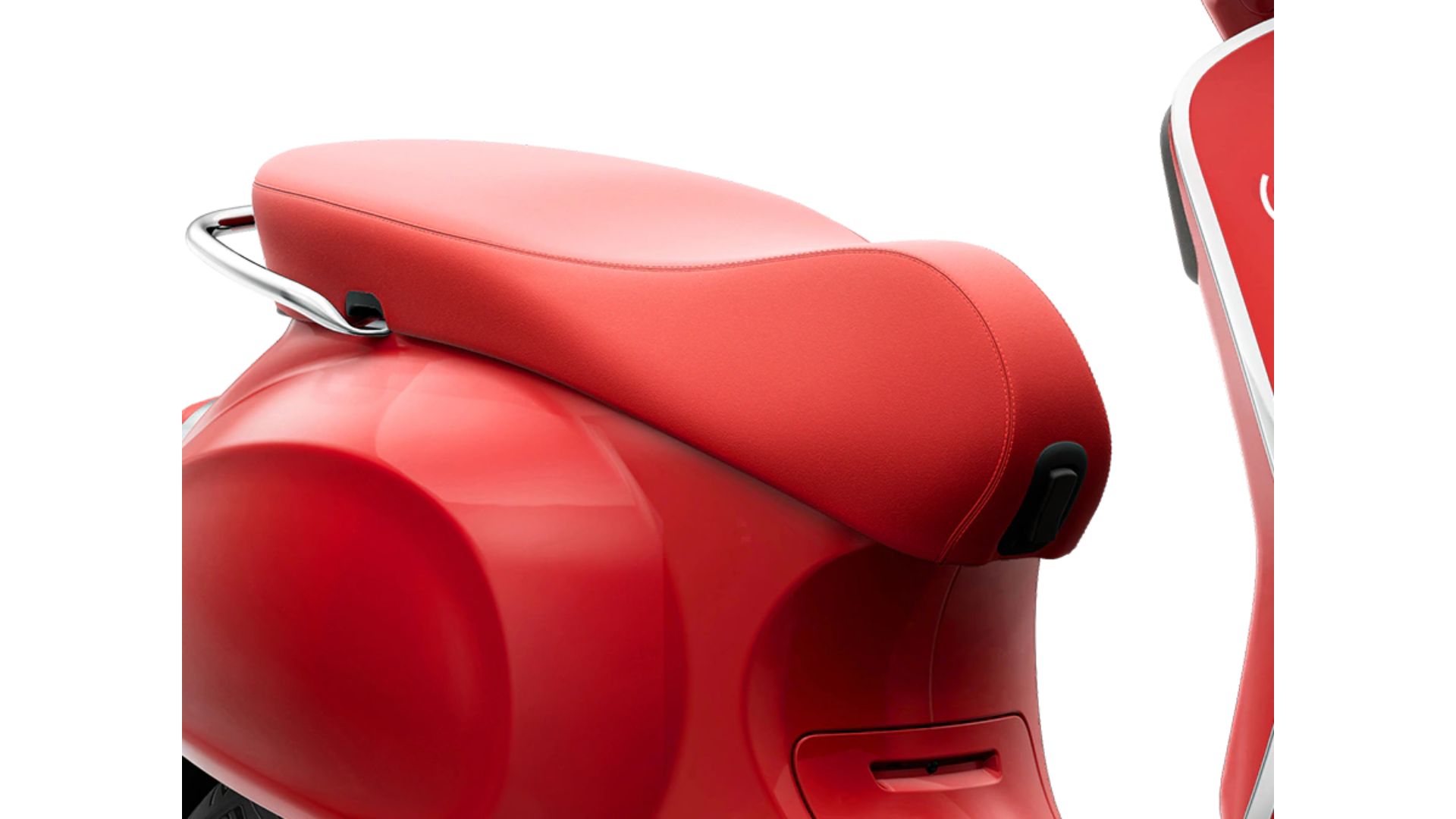 Rdeča platišča in sedež Vespa Primavera RED 125