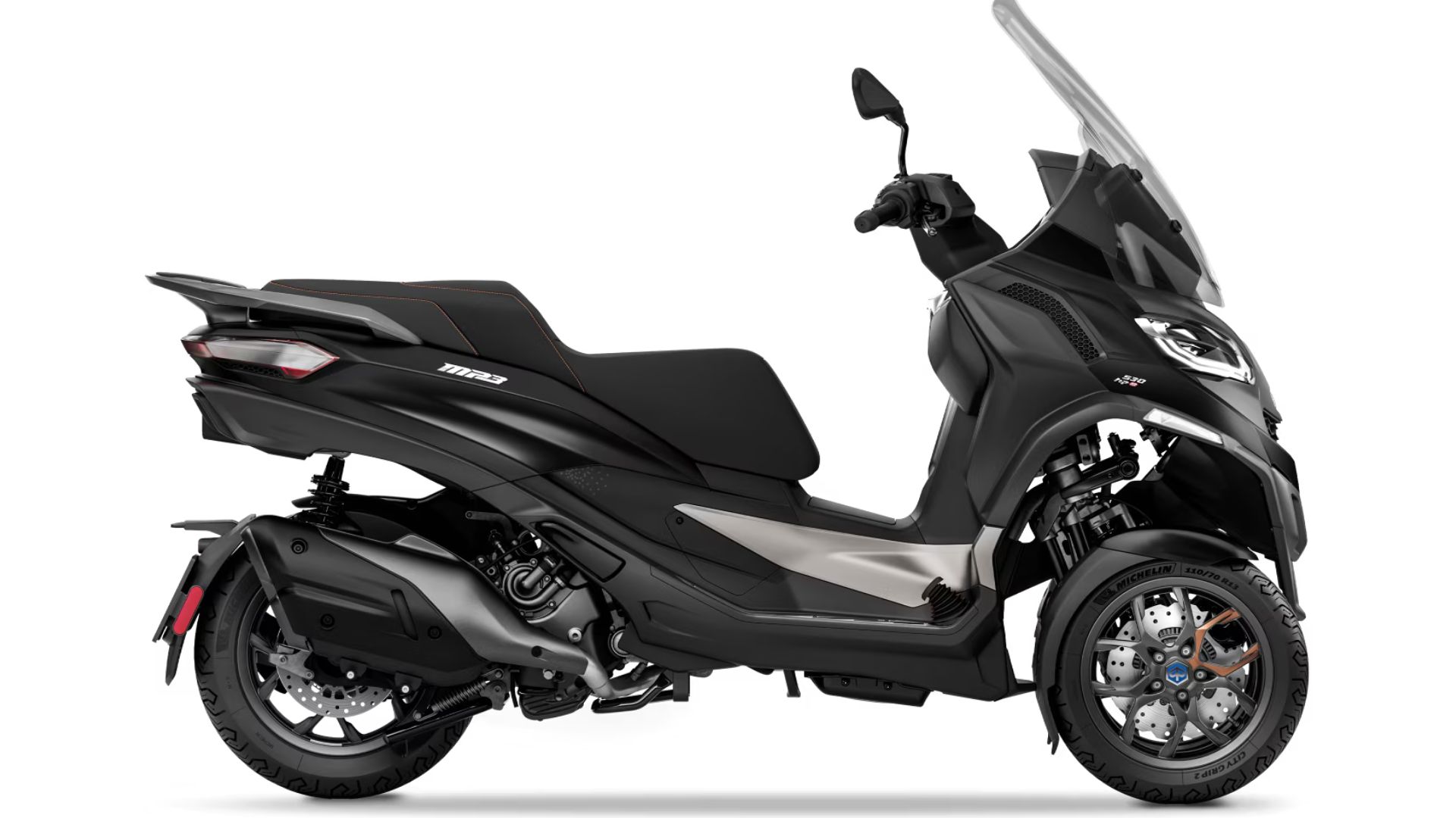 Piaggio MP3 530 HPE trikolesni skuter stranski pogled na belem ozadju