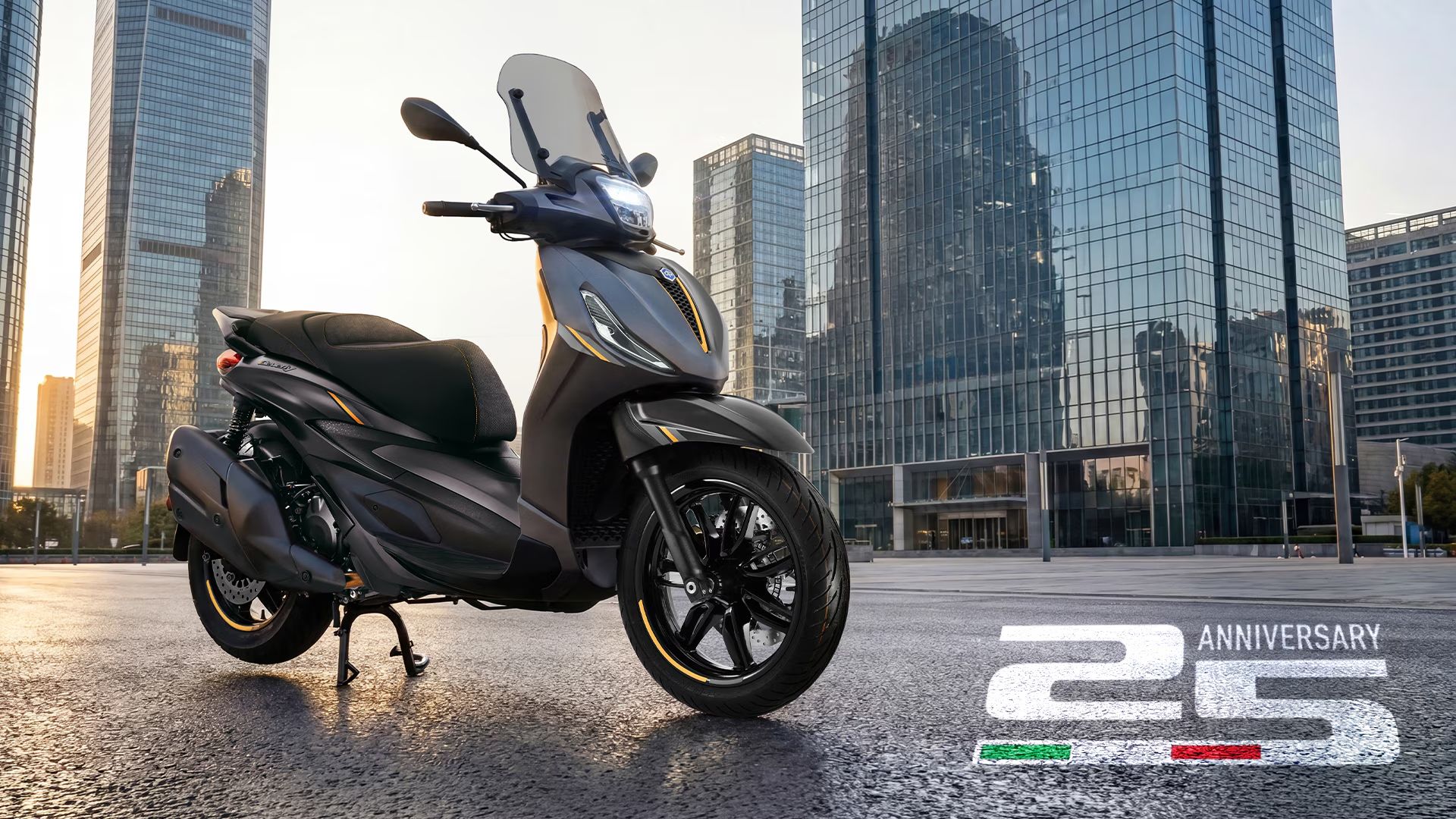 Piaggio Beverly 25th Anniversary 310 v barvi Grigio Anniversary