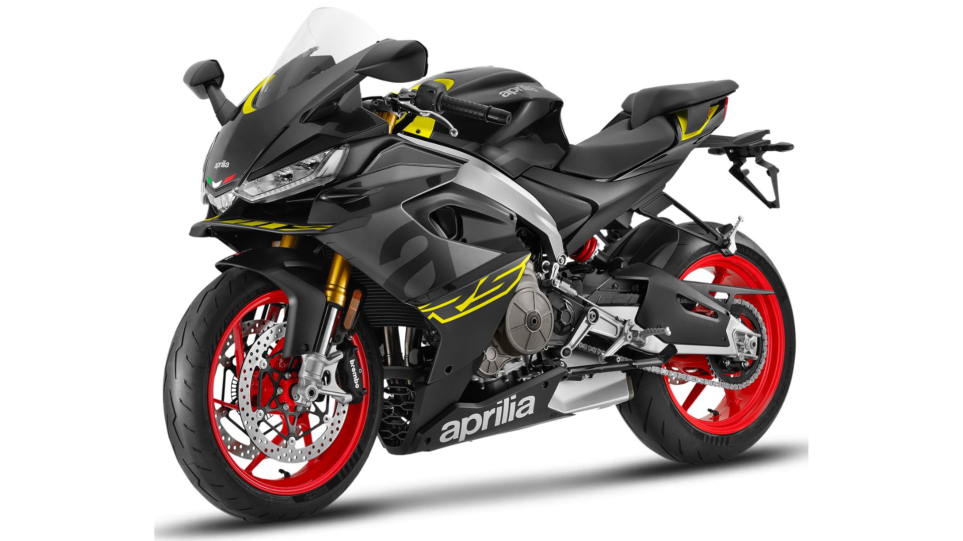 Aprilia RS 660 35 kW v črno-rumeni barvni kombinaciji, tričetrtinski pogled od spredaj, poudarjeni LED žarometi, športno vzmetenje in rdeča športna platišča.