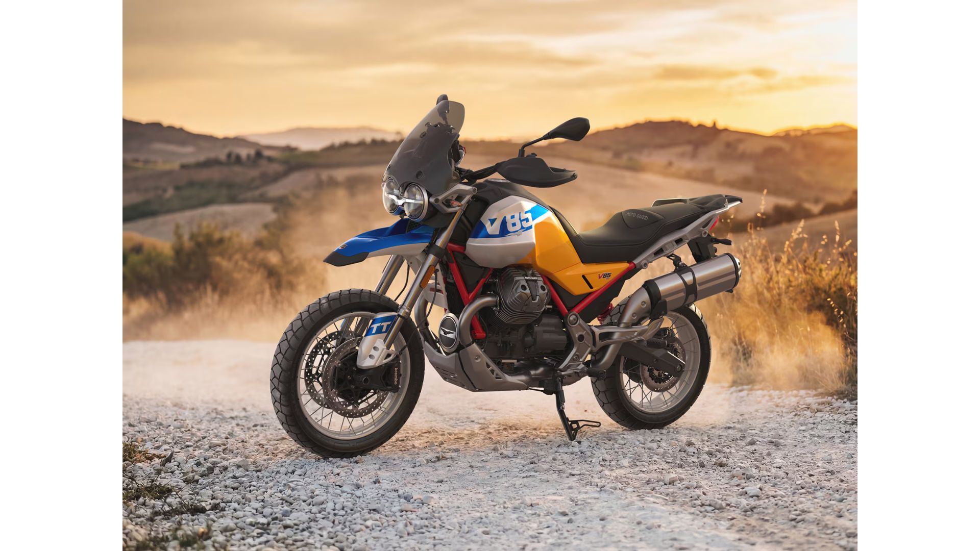 Moto Guzzi V85 TT z žičnatimi platišči za pnevmatike brez zračnic