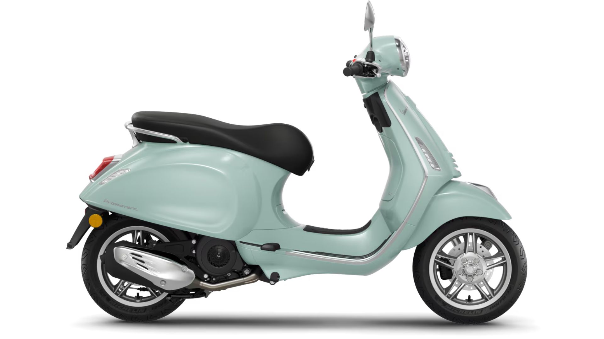 Vespa Primavera 125 – pogled z leve strani.