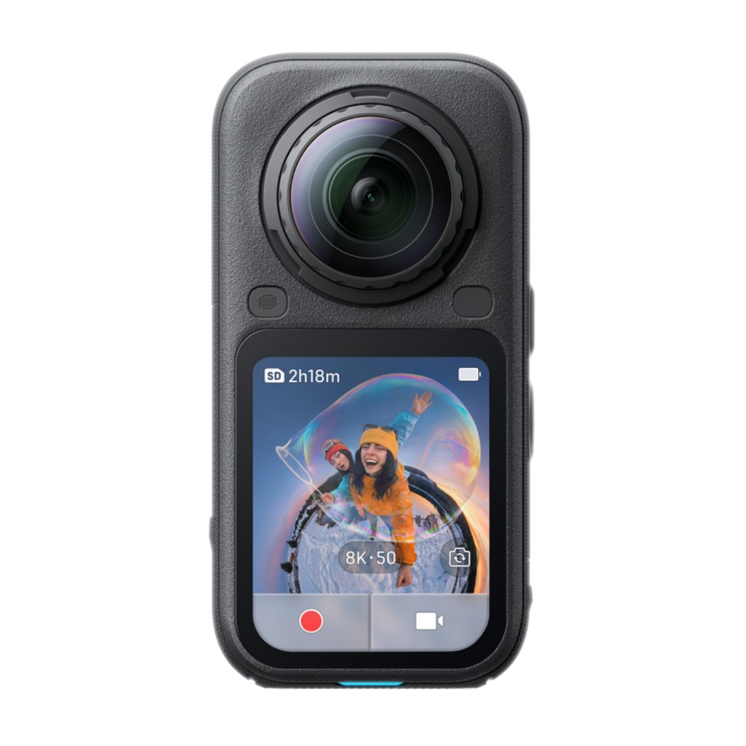Insta360 X6 postavljena na stezni nosač na motociklu