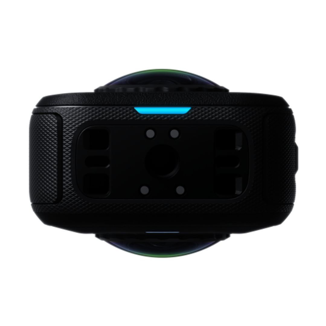 OLED zaslon na 360° kameri Insta360 X6