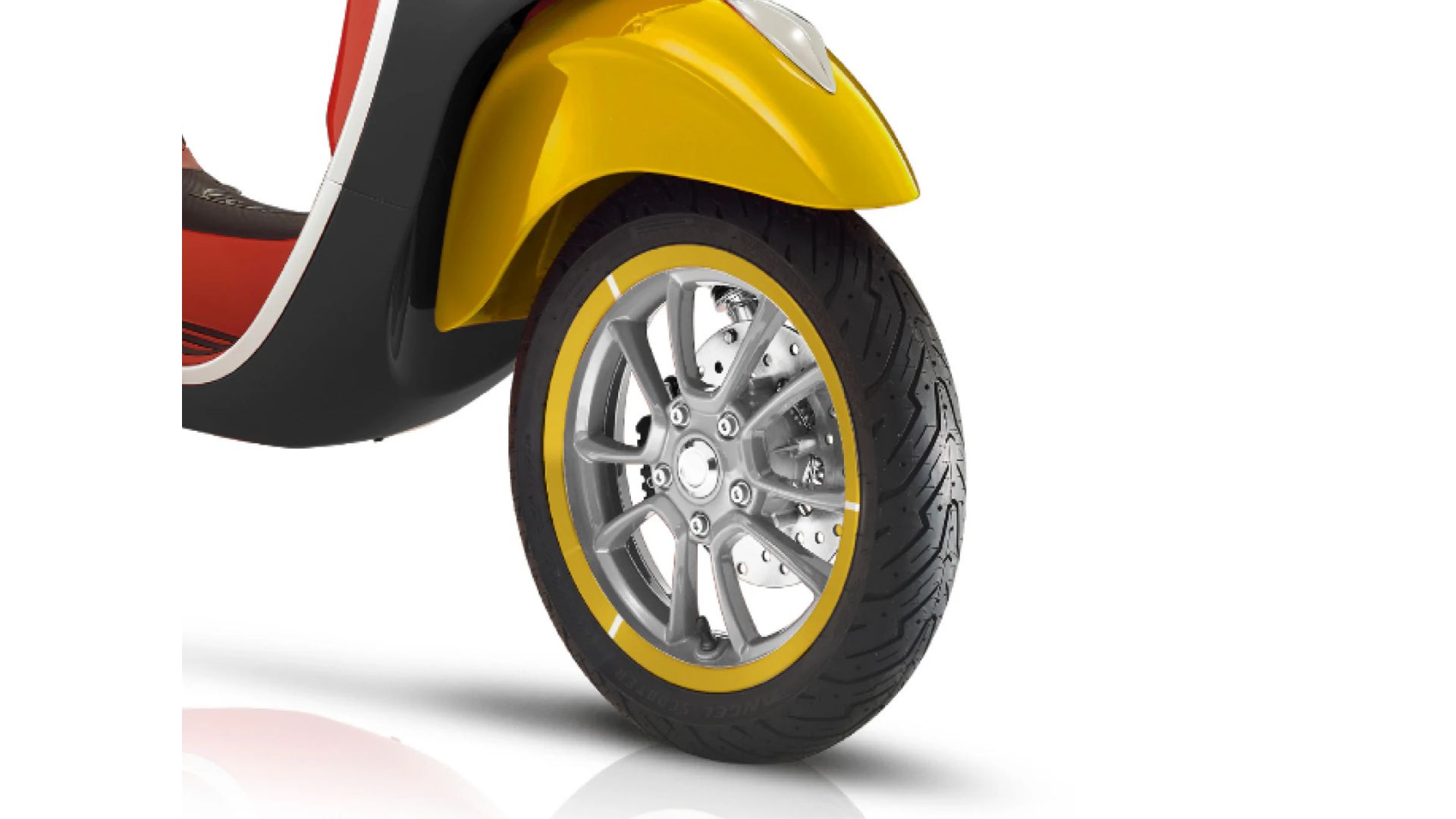 Celoten skuter s strani: Vespa Primavera 50 Disney Mickey Mouse Edition s strani z rumenimi platišči