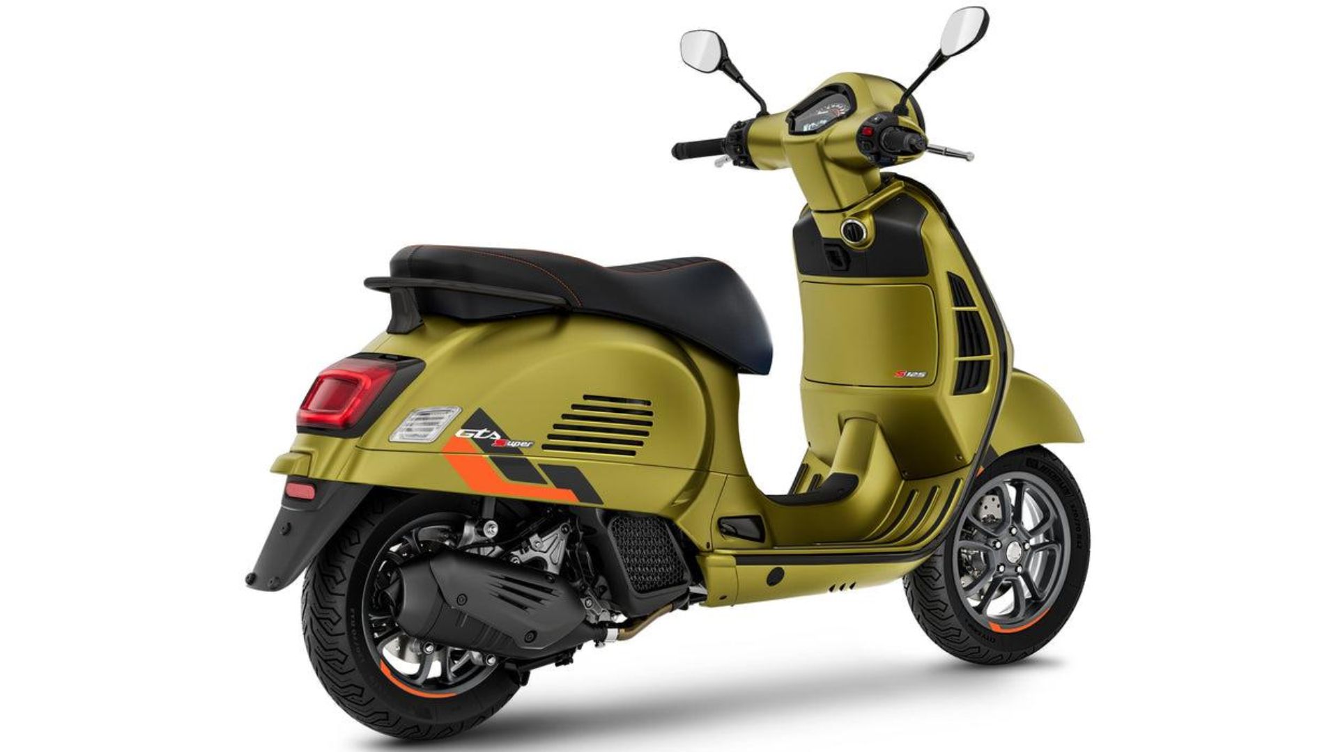 Pogled od spredaj: Vespa GTS Super Sport 125 Euro 5 – sprednji pogled s športnimi detajli