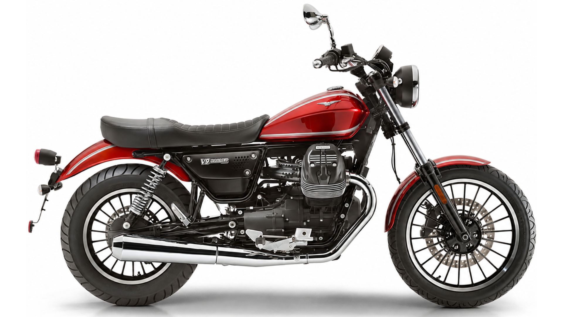 Pogled od spredaj: Moto Guzzi V9 Roamer s potovalnim vetrobranom in 19-palčnim sprednjim kolesomPogled od zadaj: Moto Guzzi V9 Roamer – pogled od zadaj