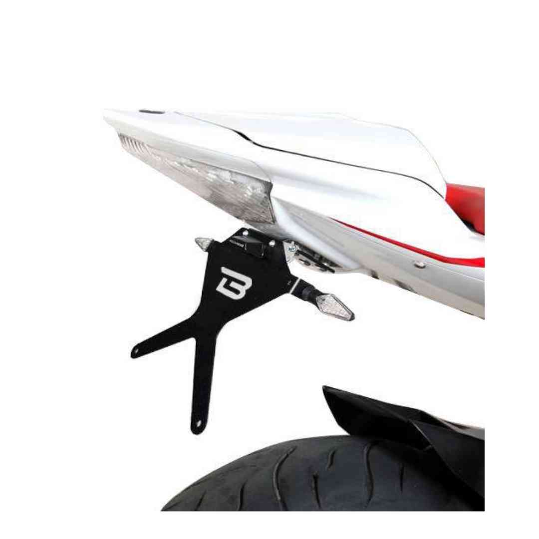 Yamaha R6 (2006–2016) z Barracuda nosilcem registrske tablice – pogled od strani