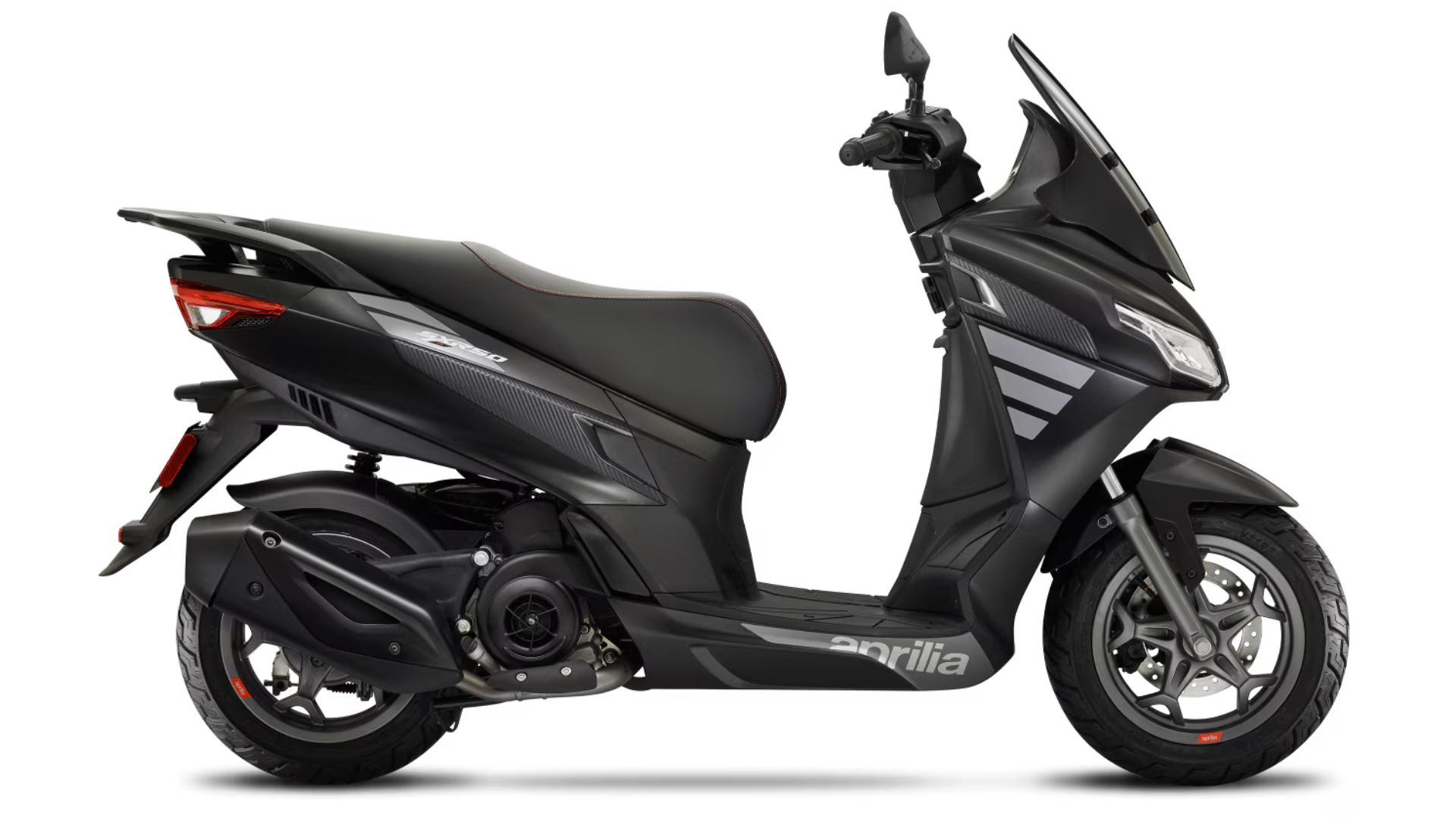 Aprilia SXR 50 Sport – pogled z boka z vidnim karbonskim izgledom