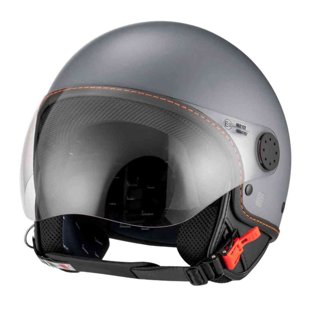 Prednji pogled na Vespa Langhe sivu jet kacigu