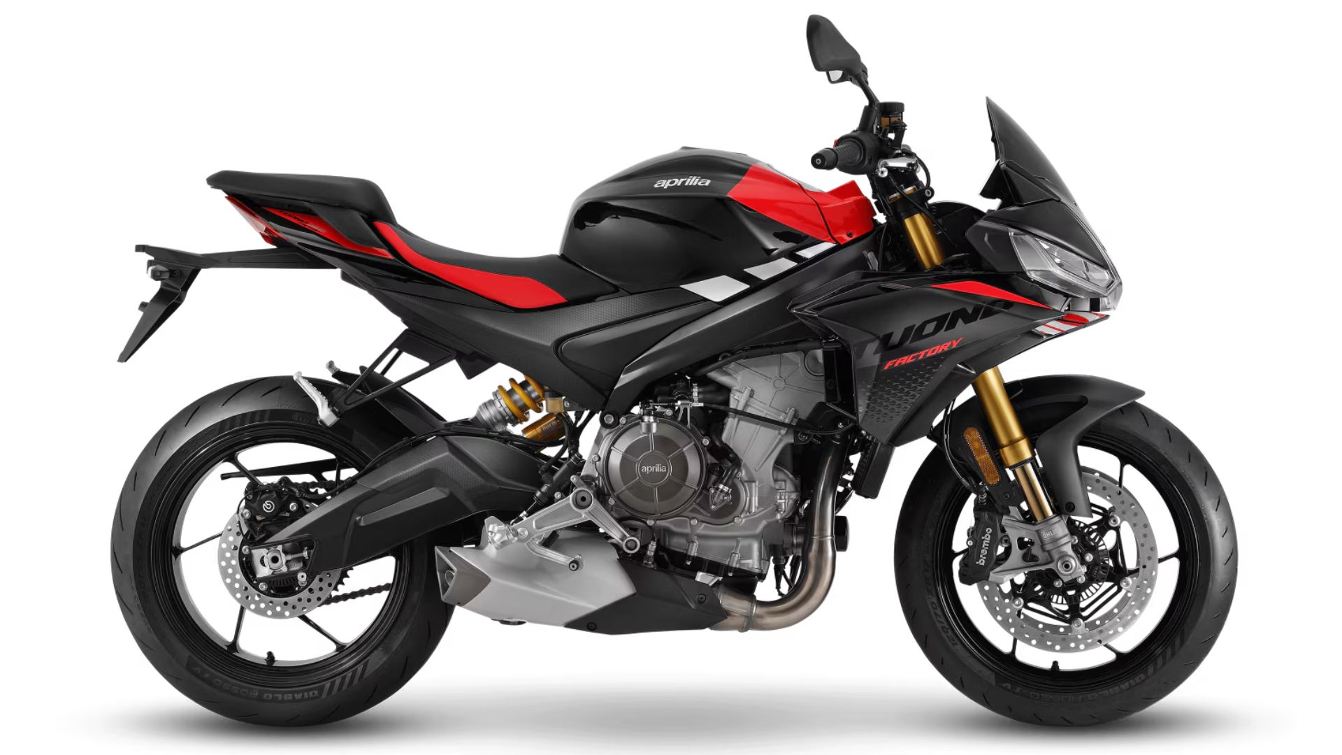 Motocikl Aprilia Tuono 660 Factory u crno-crvenoj boji, snimljen bočno zdesna na bijeloj pozadini.