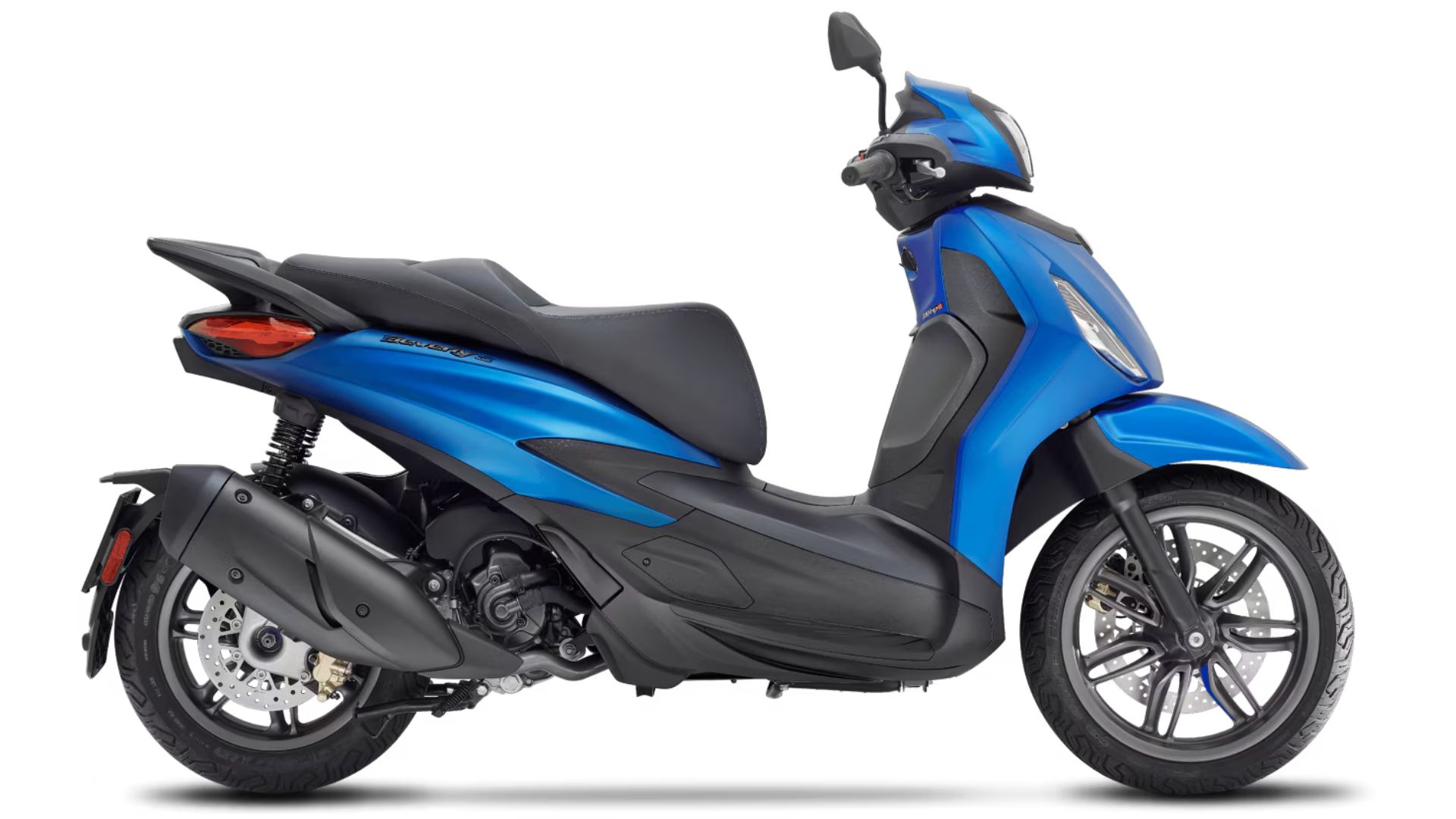Piaggio Beverly S 310 sprednji profil v mestni vožnji