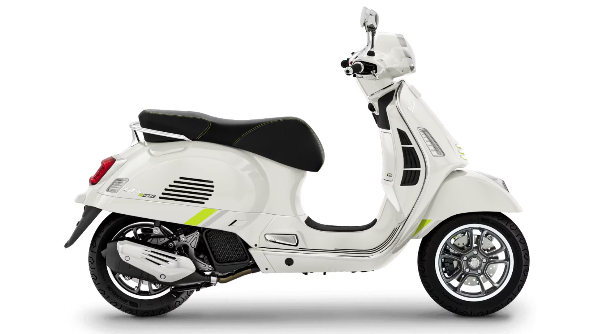 Stranski pogled na skuter Vespa model GT, ki prikazuje eleganten dizajn s sodobnim okvirjem in modernimi barvnimi poudarki v zeleni in beli barvi.