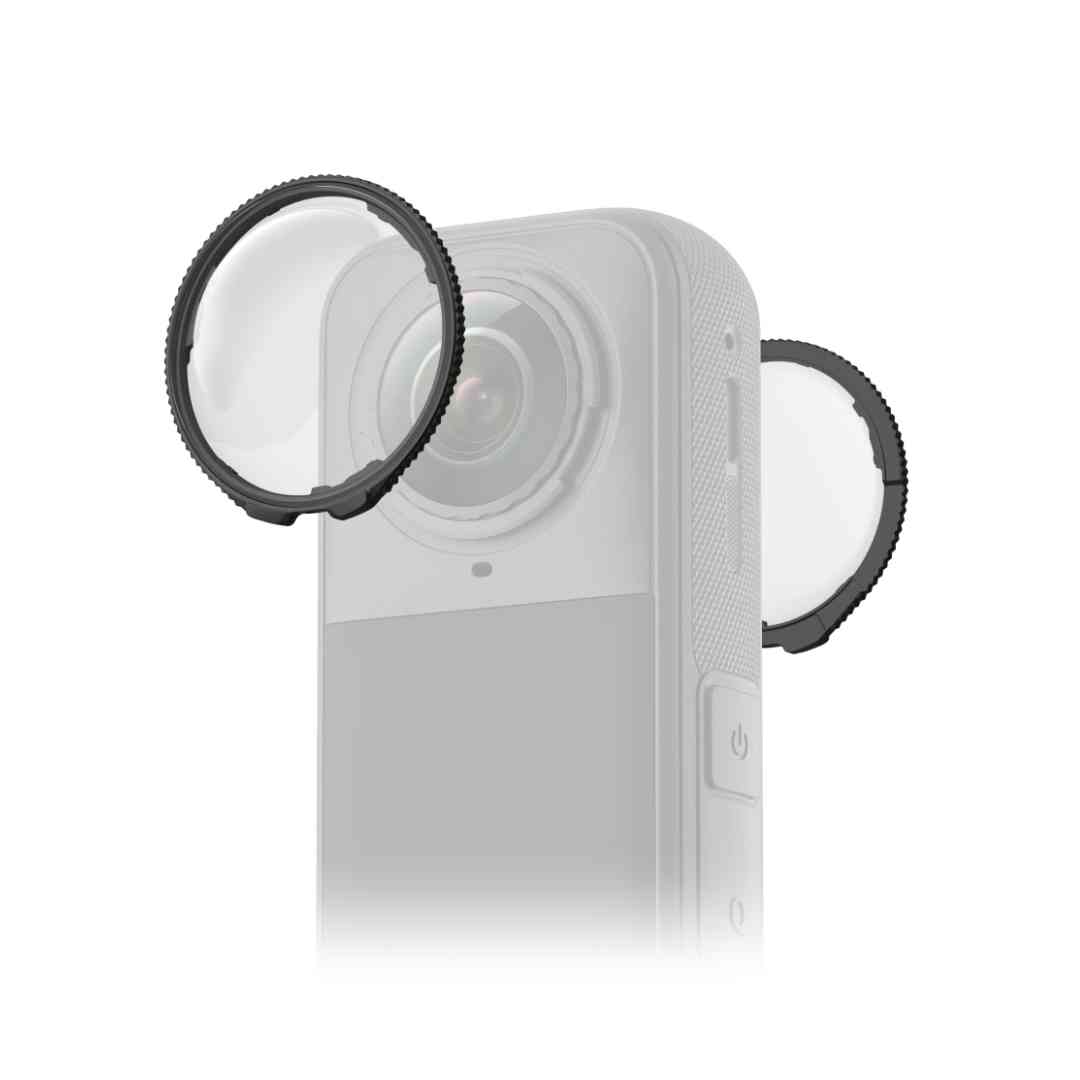 Insta360 X5 z nameščenimi Standard Lens Guards