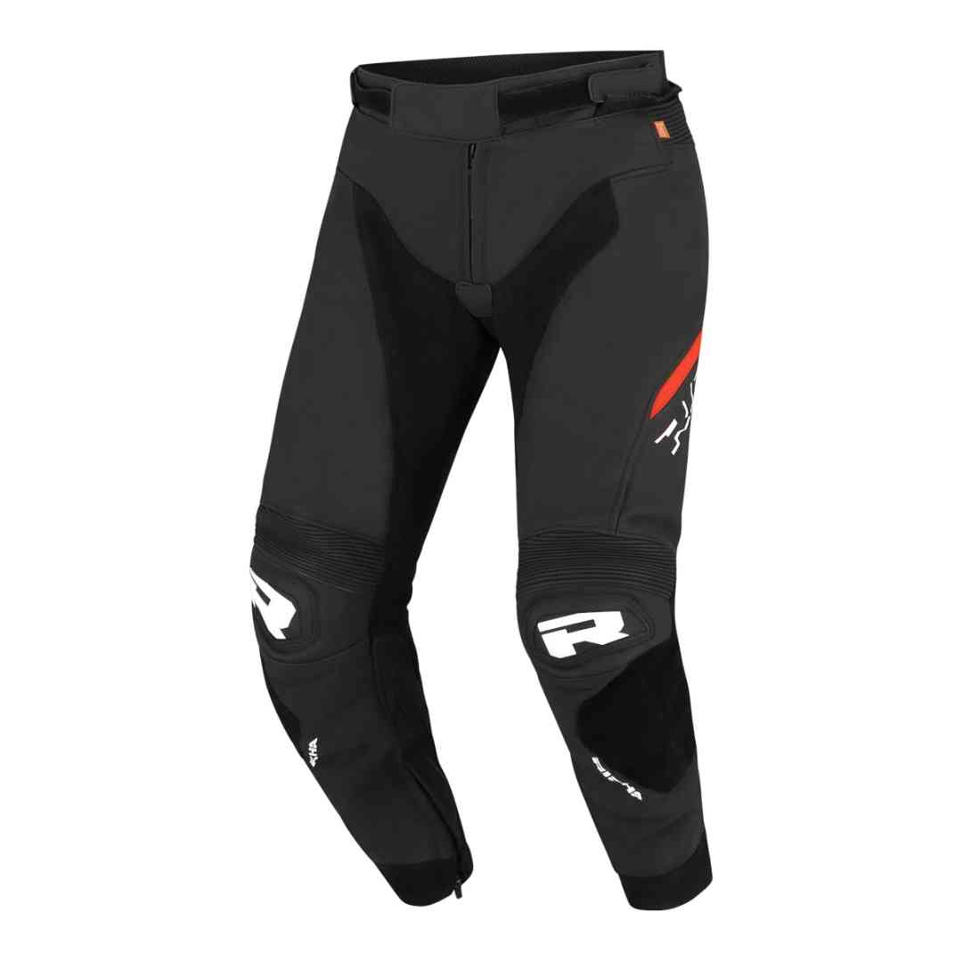 Crne motociklističke hlače Richa Stradale s bijelim i crvenim detaljima, prednji pogled s ojačanim koljenima.