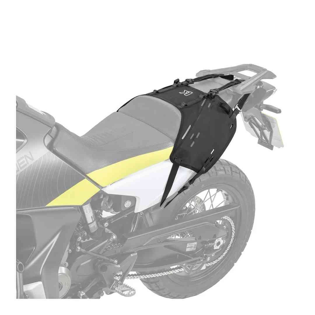 Kriega OS-Base nosač, postavljen na stražnji dio motocikla Husqvarna Norden 901.