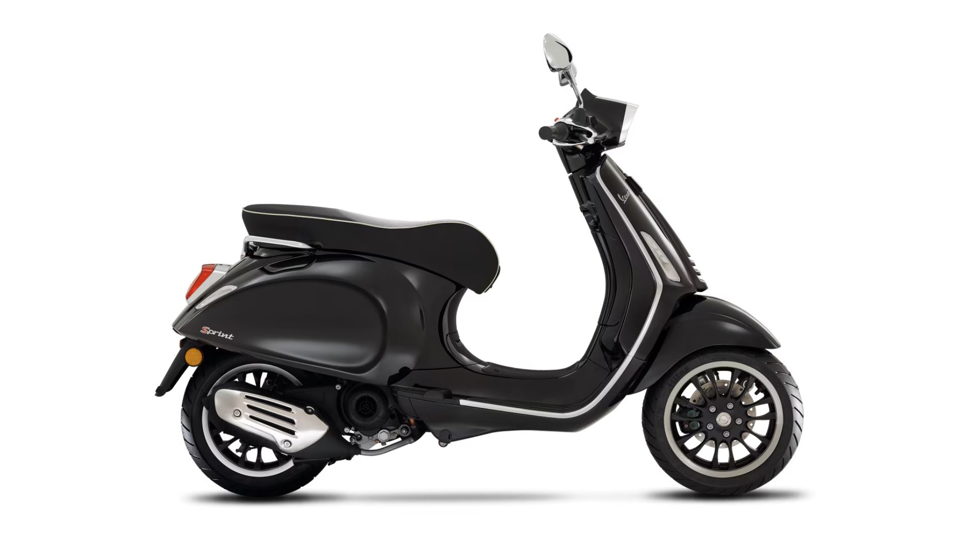 Vespa Sprint 50 z mladostnim dizajnom in aluminijasto karoserijo.