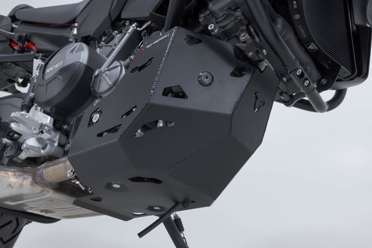 ENGINE GUARD BLACK