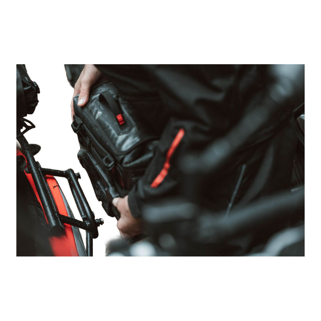 SW-Motech SysBag WP S torba s nosačkom pločom (desna strana) SW-Motech SysBag WP S torba s nosačkom pločom (desna strana)