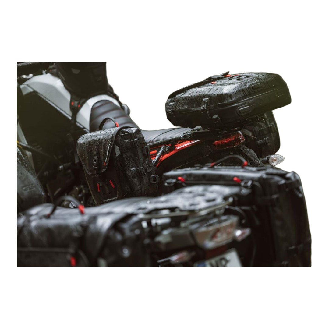 SW-Motech SysBag WP M s nosačem ploče (lijevo) SW-Motech SysBag WP M s nosačem ploče (lijevo)