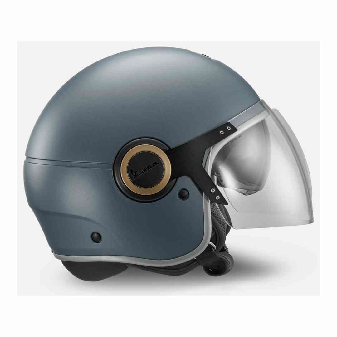 Pogled s boka – kaciga s integriranim sunčanim vizirom