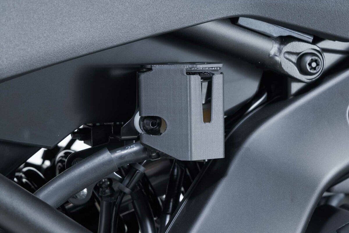 BRAKE FLUID RESERVOIR GUARD