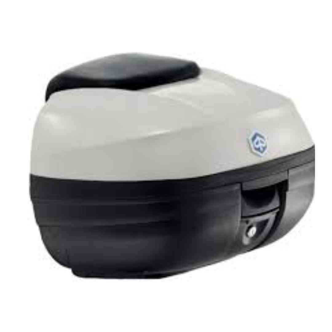 Kovček 37L nameščen na Piaggio MP3 300 HPE Sport