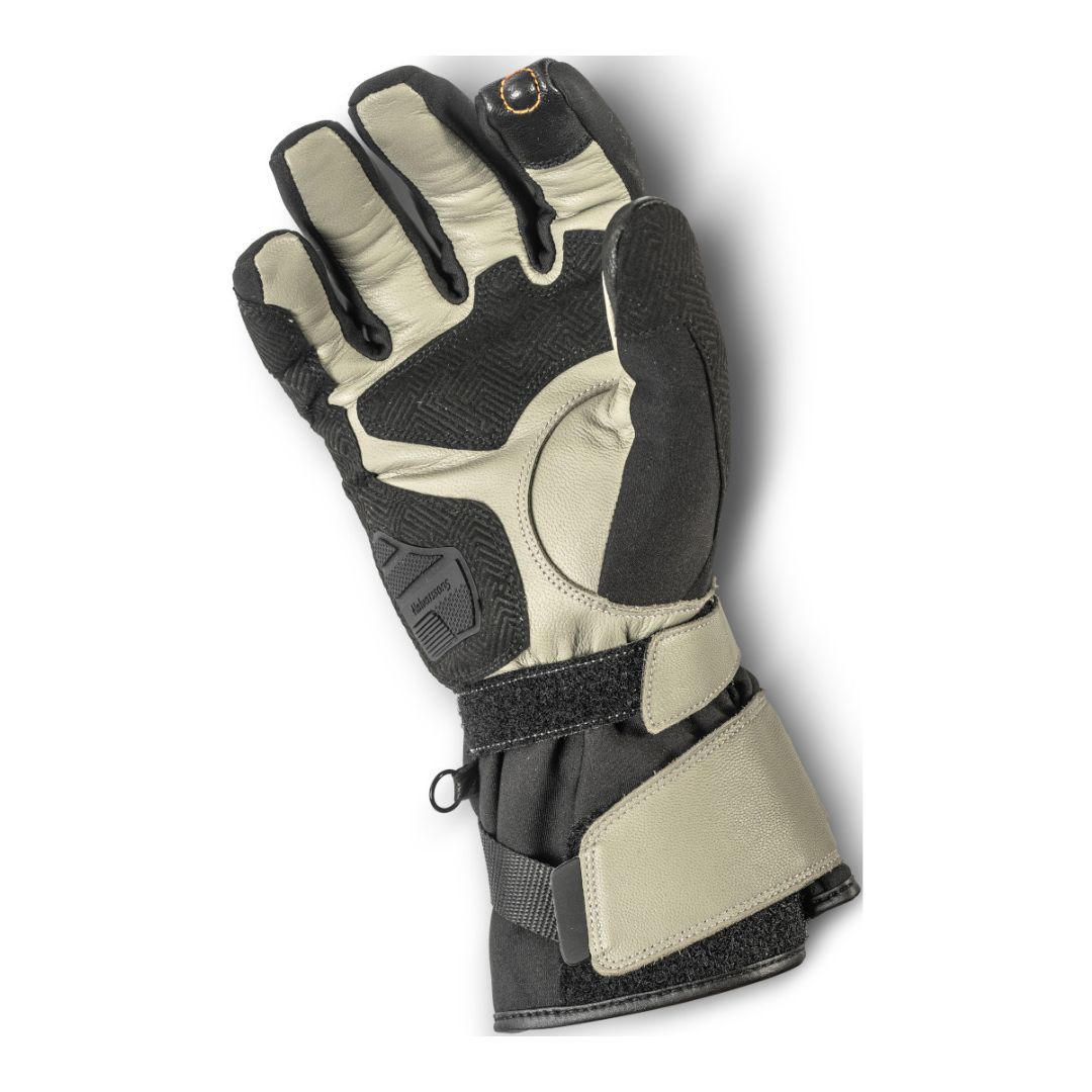 Detalj kombinacije kozje kože i tekstila na rukavicama Tihola